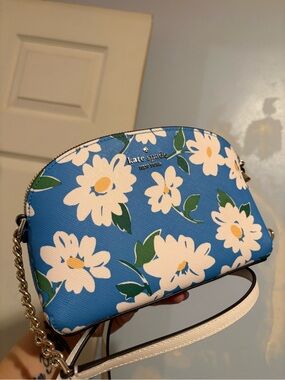 Kate Spade Cameron Blue Floral “Charming Daisy” Crossbody Purse Like New
